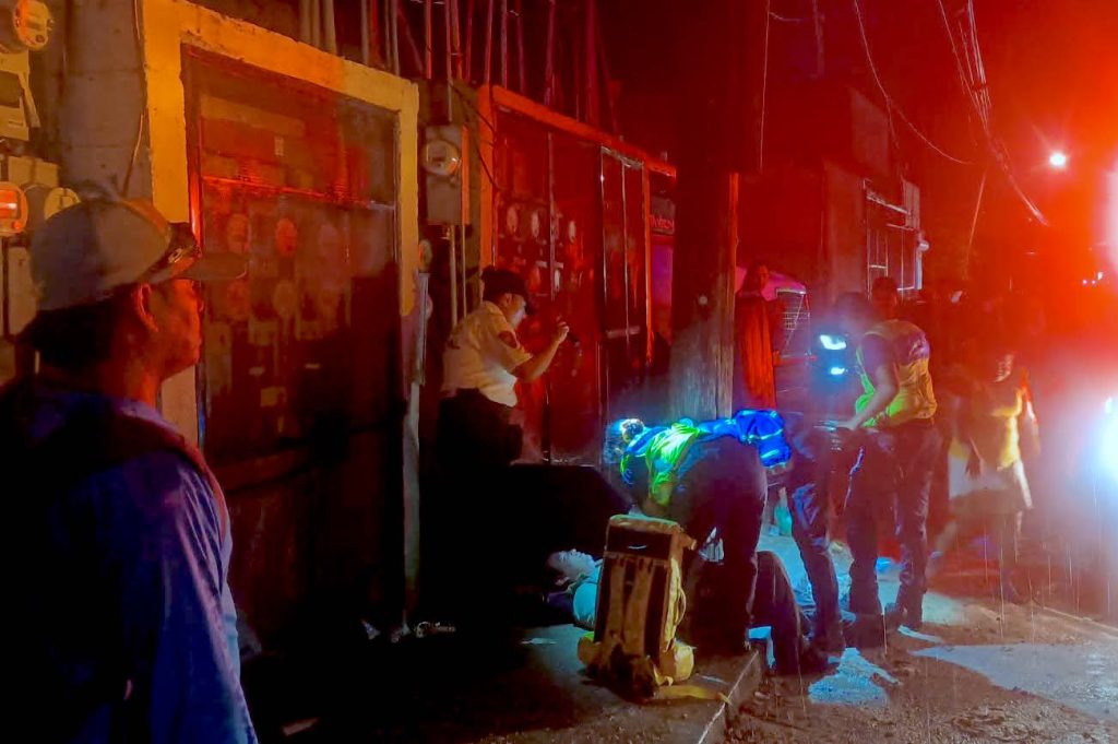Atienden Bomberos de Cabo San Lucas seis emergencias durante tormenta eléctrica