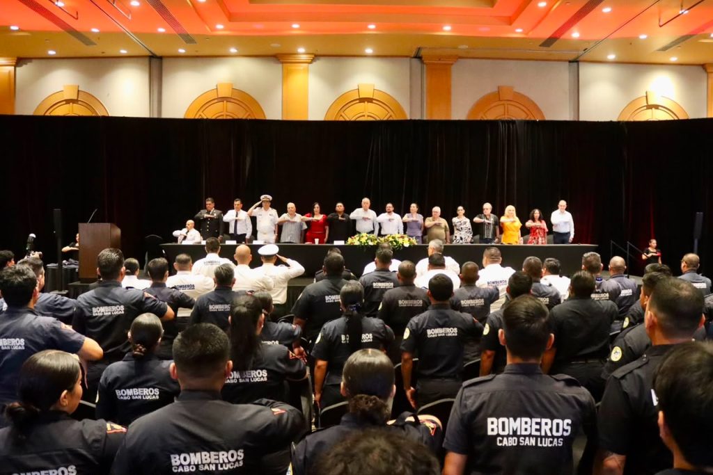 Celebran el Día del Bombero en Cabo San Lucas con graduación de nuevos elementos, ascensos y la incorporación de una nueva unidad