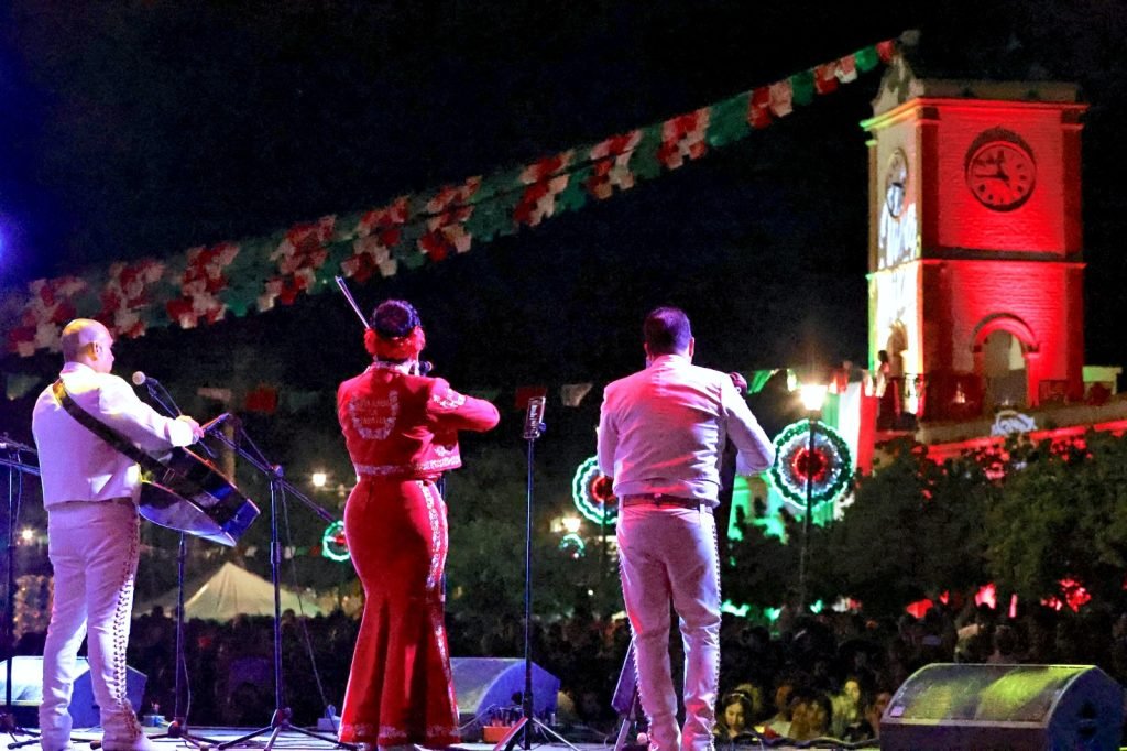 Con saldo blanco y plazas llenas, Los Cabos celebra unido las Fiestas Patrias
