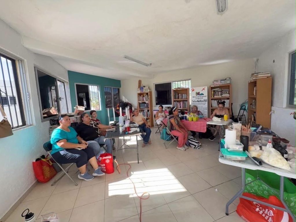 Impulsan autoempleo con curso de elaboración de velas artesanales en Cabo San Lucas