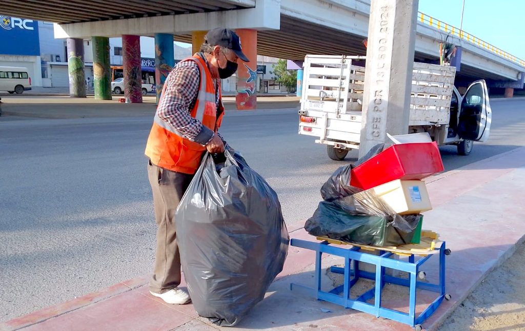 Intensifican limpieza y mantenimiento en 32 parques y espacios públicos de Cabo San Lucas