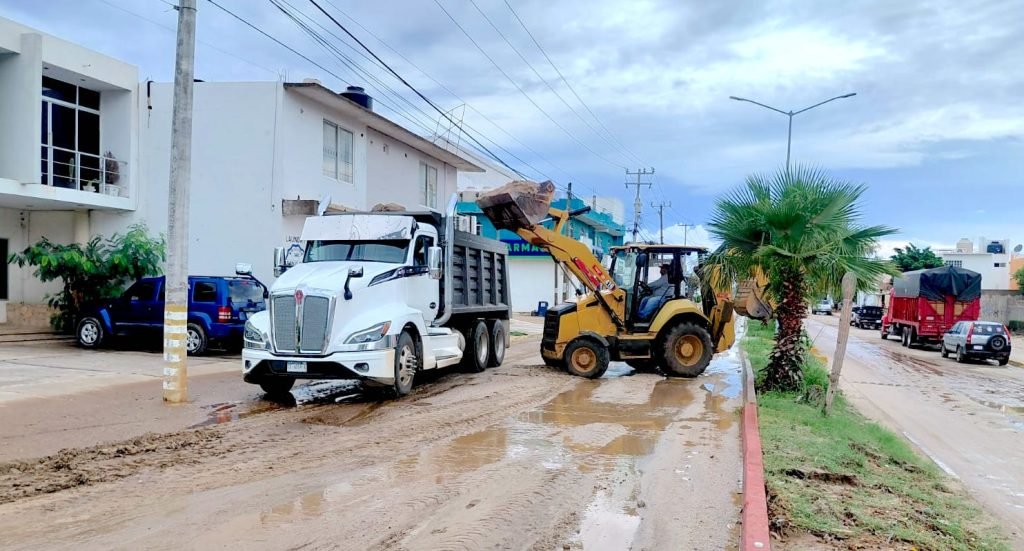 Mantiene Servicios Públicos operativo de rehabilitación vial en San José del Cabo tras lluvias