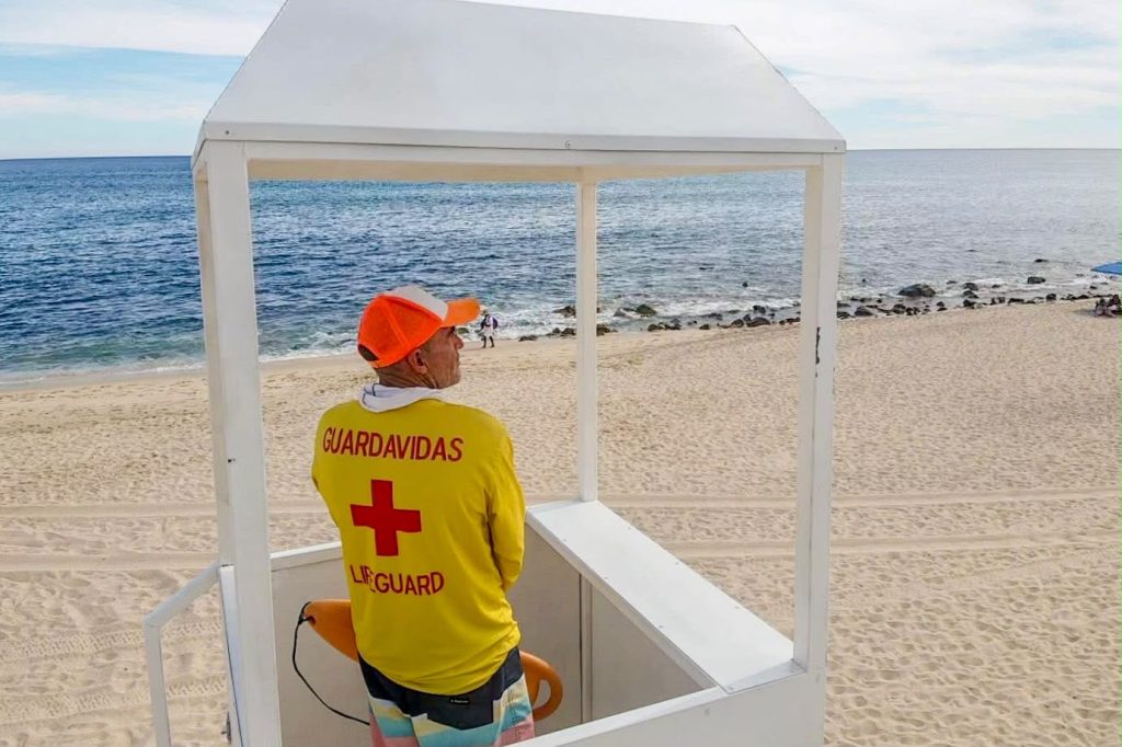 Mantiene ZOFEMAT bandera amarilla en playas de Cabo San Lucas; exhorta XV Ayuntamiento a extremar precauciones