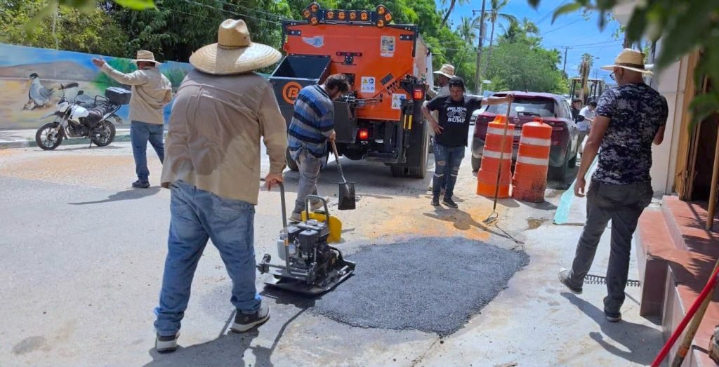 Programa de Bacheo atiende la calle Valerio González para mejorar la movilidad y seguridad vial