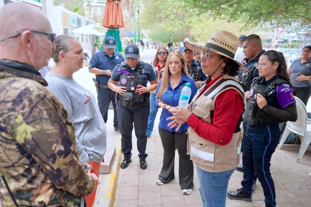 Realizan autoridades recorridos de ordenamiento comercial y protección de niñas, niños y adolescentes en Marina de Cabo San Lucas