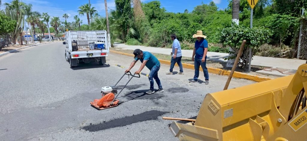 Refuerza Gobierno de Los Cabos programa de bacheo en San José del Cabo tras lluvias