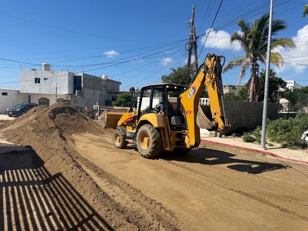 Refuerza Servicios Públicos mantenimiento de calles y caminos en Cabo San Lucas