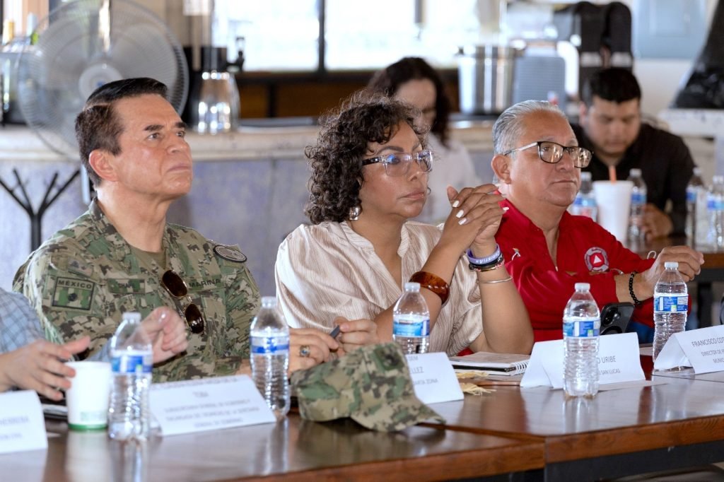 Refuerzan en Los Cabos protocolos de prevención y rescate en playas ante oleaje y temporada de ciclones
