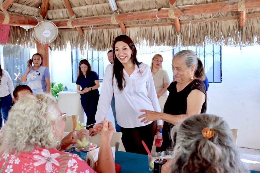 SMDIF Los Cabos mantiene cercanía con personas adultas mayores que asisten a Casa de Día “Casa de la Alegría”